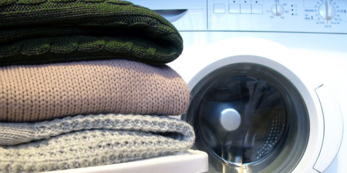 Як правильно прати й сушити вовняний одяг