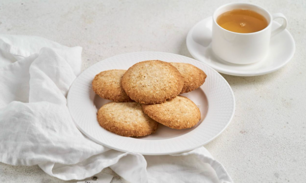 Як приготувати домашнє кокосове печиво: десерт виходить легким і хрустким