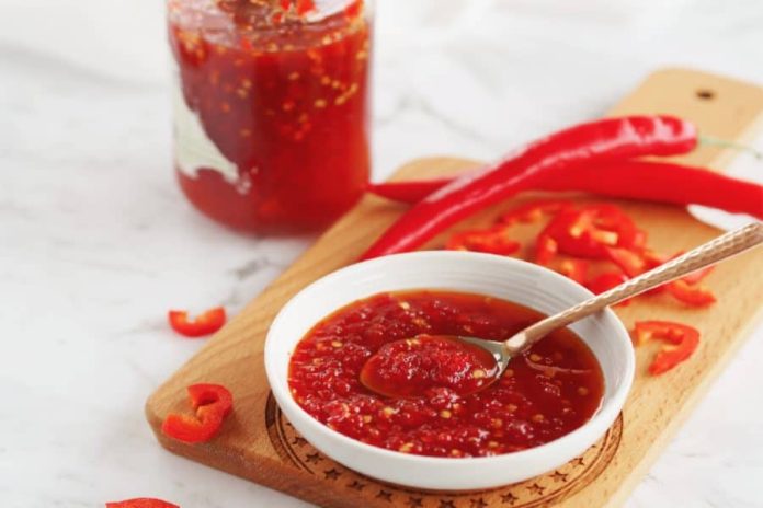 Як приготувати гострий кетчуп з часником до м'яса чи птиці