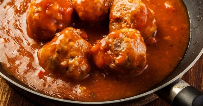 Як приготувати томатний соус до смаженого м'яса чи котлет