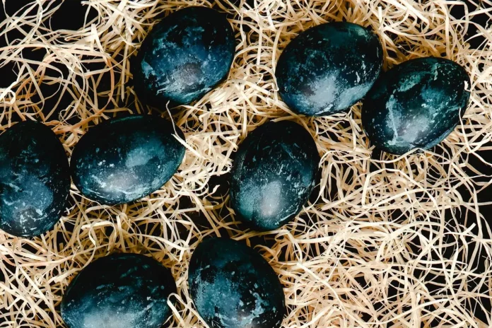Діамантові крашанки: ще один спосіб фарбування яєць