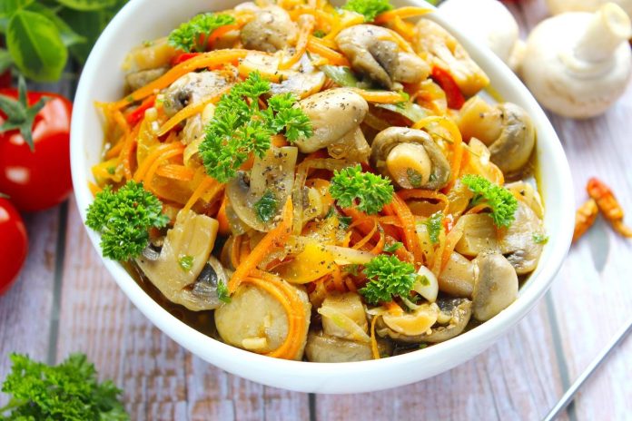 Корейський салат з грибами в домашніх умовах до м'яса та картоплі