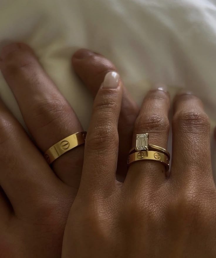 Обручки від Cartier