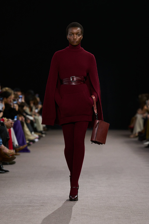 Трикотажна сукня та колготки в монохромному виконанні від Max Mara